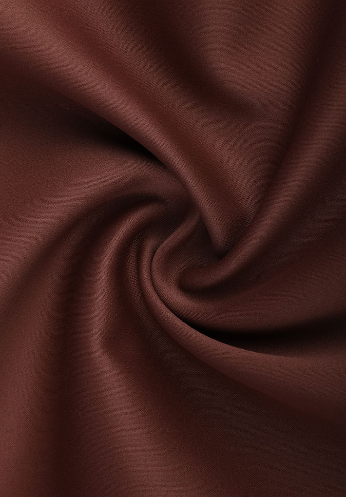 Stíl ríoga PurePolyester fabraic retardant lasair dhúchasacha ard-cruinneas 300cm satin dubhout fabraic cuirtíní blackout