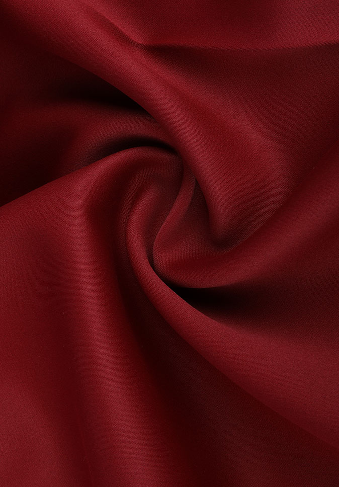 Stíl ríoga PurePolyester fabraic retardant lasair dhúchasacha ard-cruinneas 300cm satin dubhout fabraic cuirtíní blackout